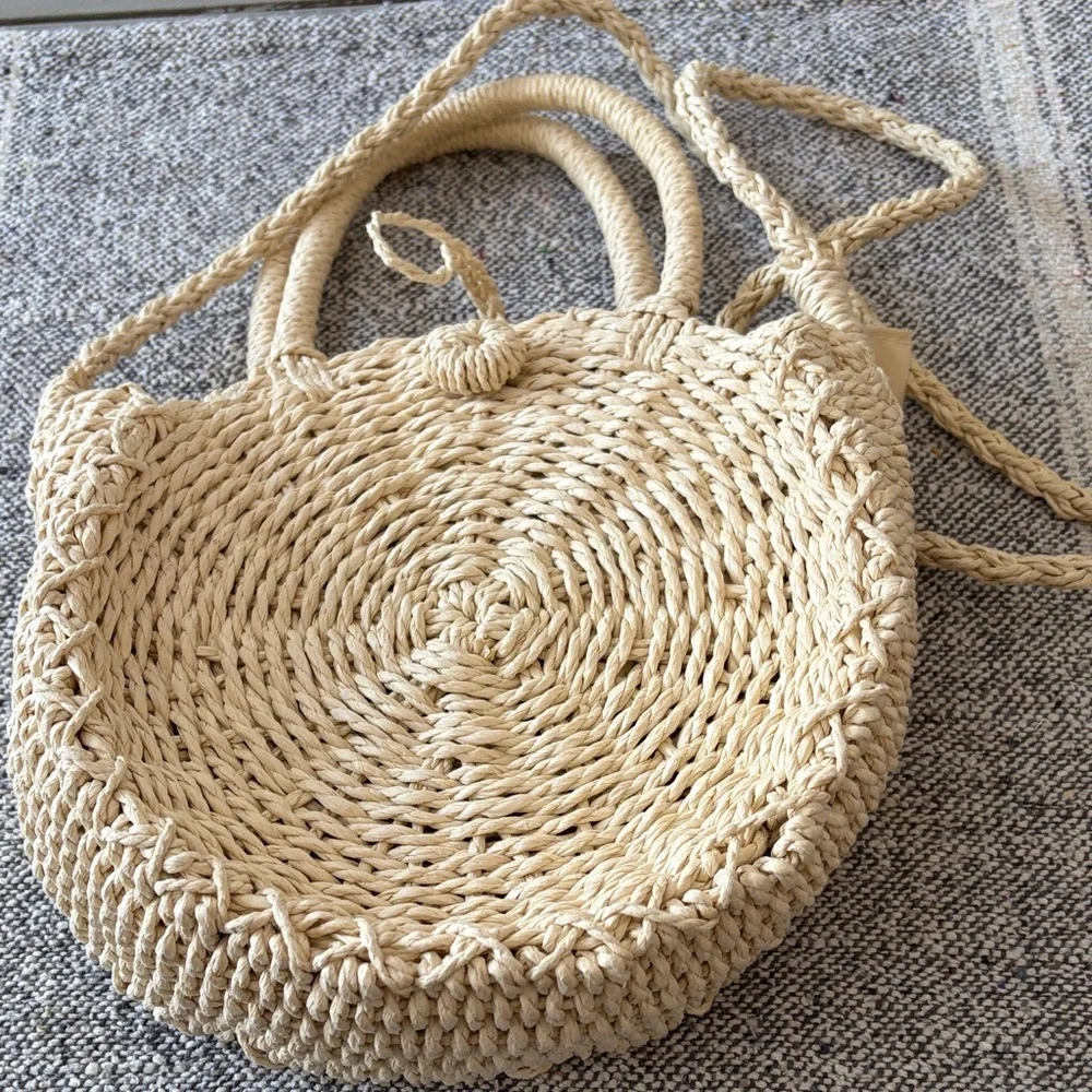 Elegant Cream Woven Handbag - Picture 1 of 4